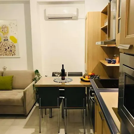 Charming Studio Mari In Centre Apartment
