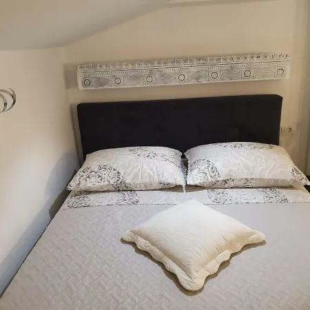 Apartment Charming Studio Mari In Centre